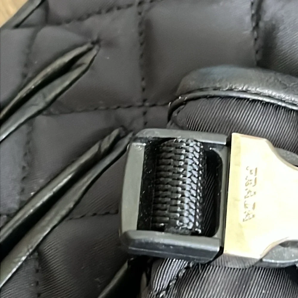 Prada Quilted Engraved Silver Logo Buckle Cashmere Lined 7.5 Gloves - Picture 7 of 12